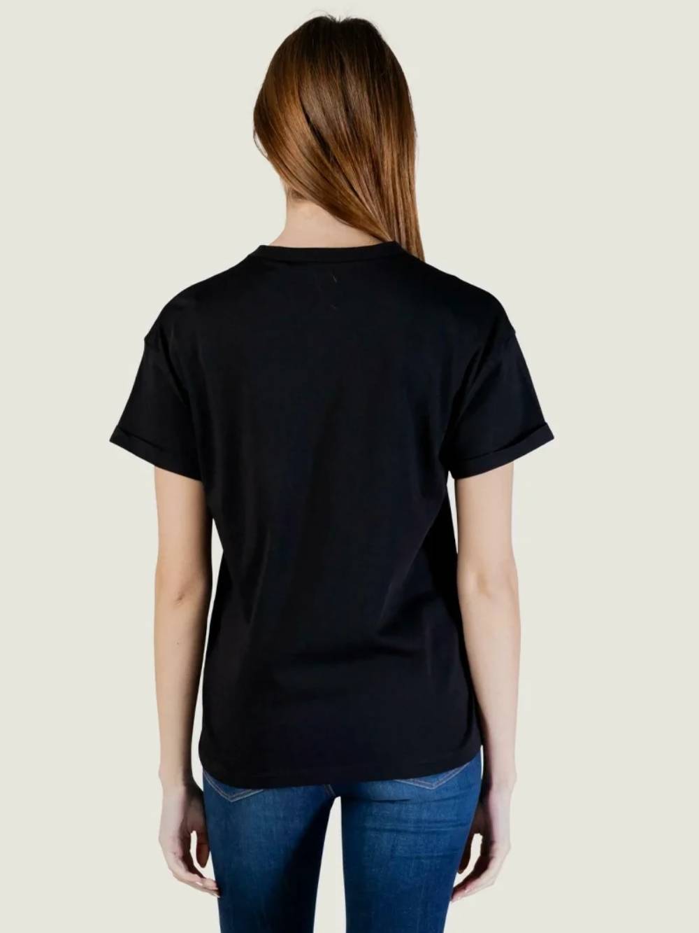 detail Guess dámské černé tričko