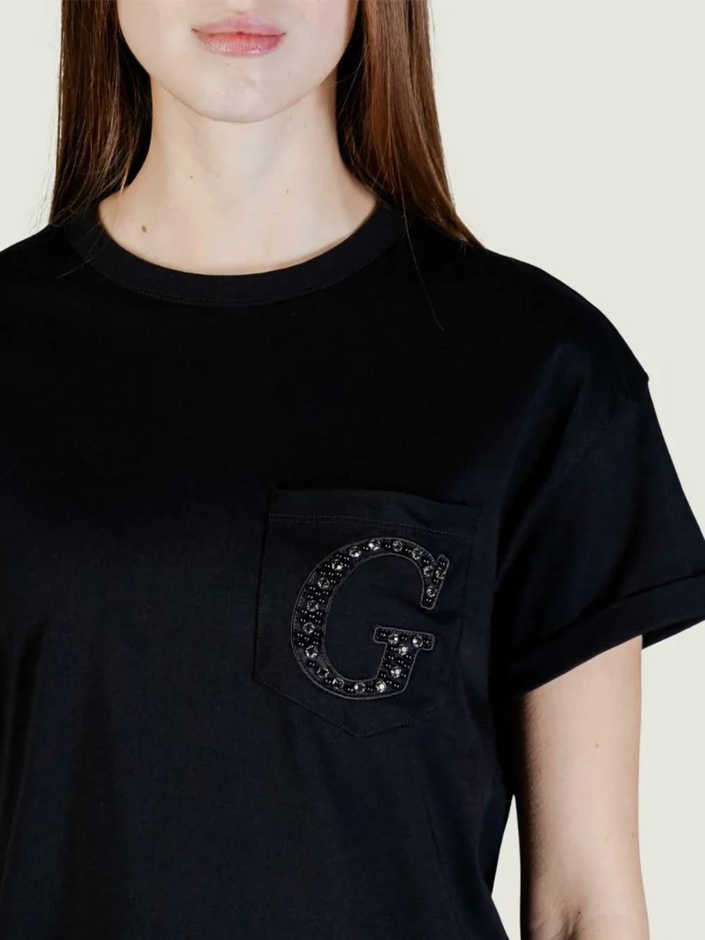 detail Guess dámské černé tričko