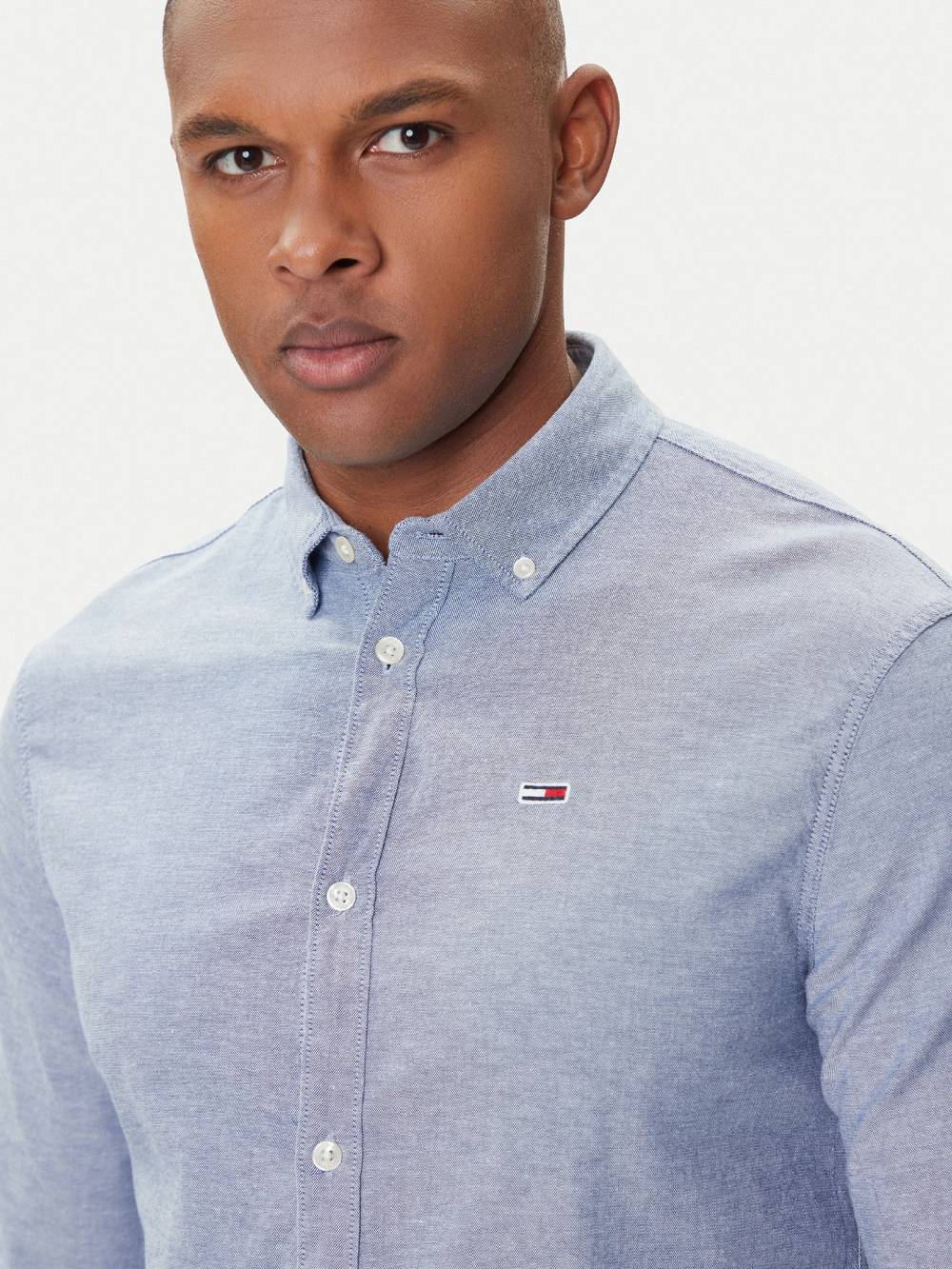 detail Tommy Jeans pánská modrá košile