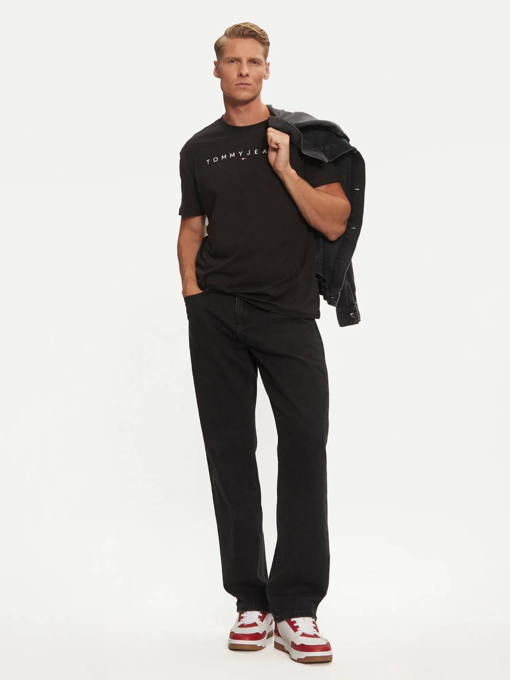 detail Tommy Jeans pánské černé tričko
