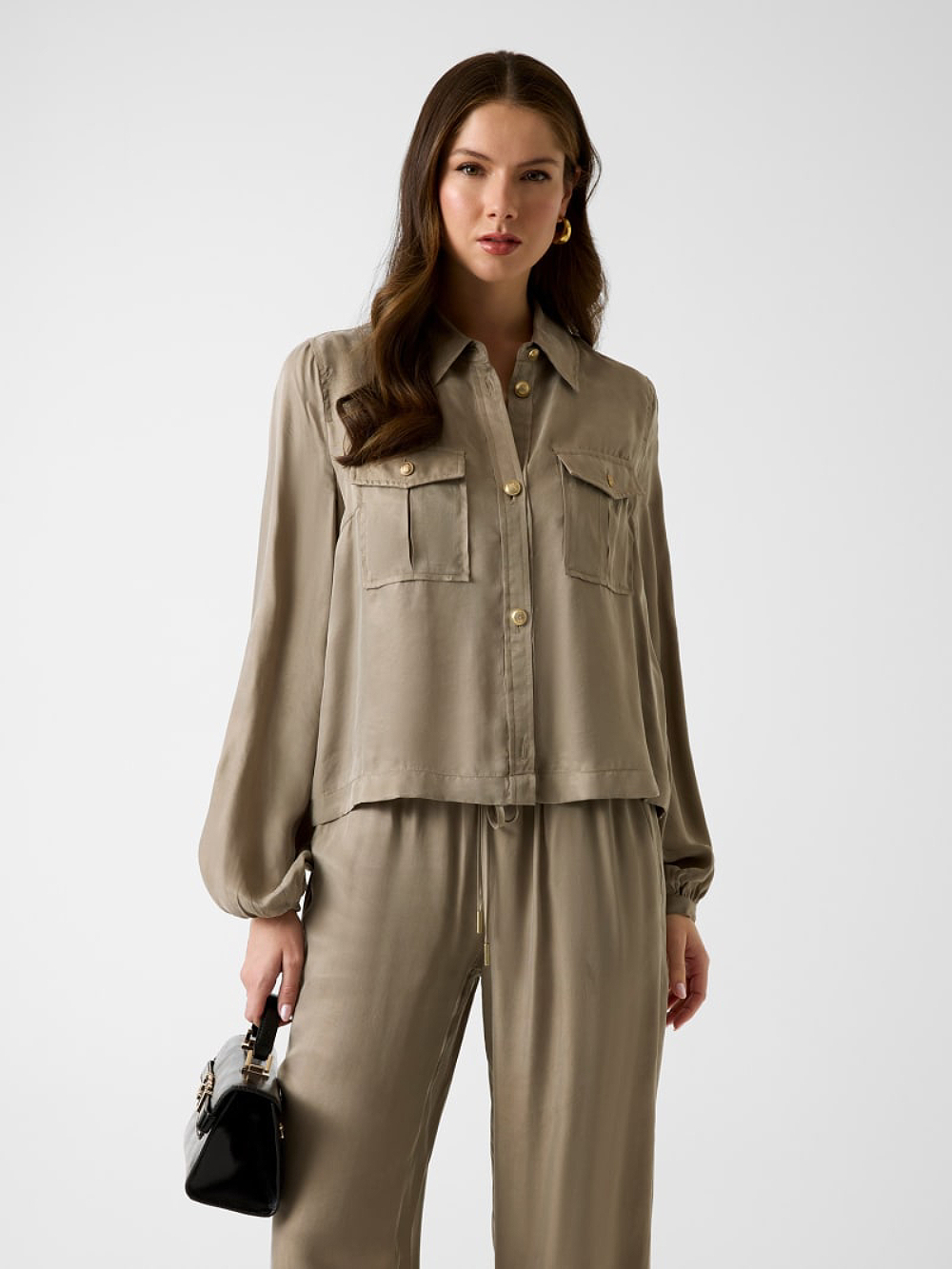 detail Guess dámská khaki košile 