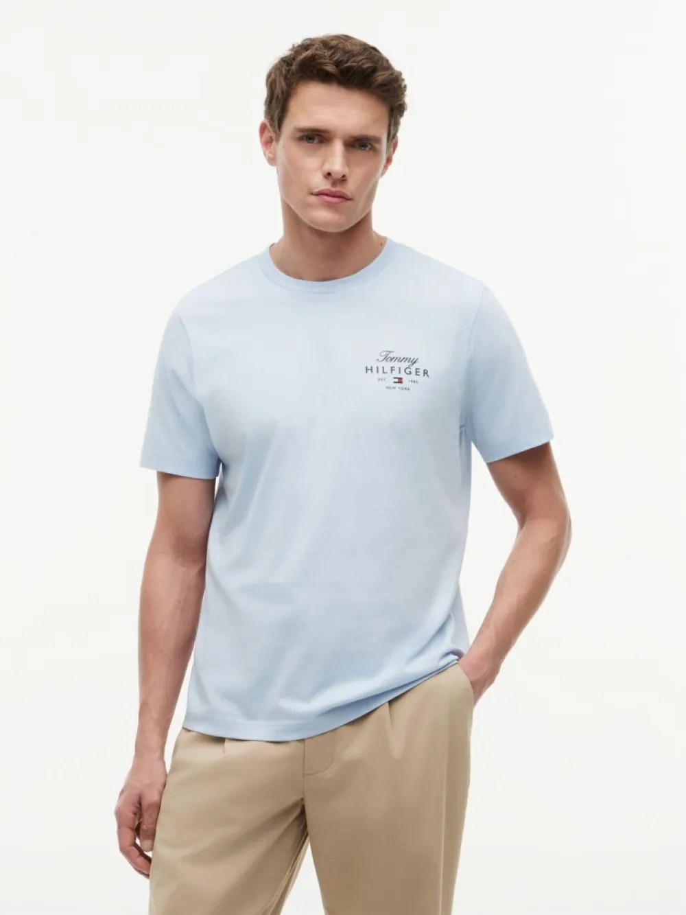 detail Tommy Hilfiger pánské světle modré tričko