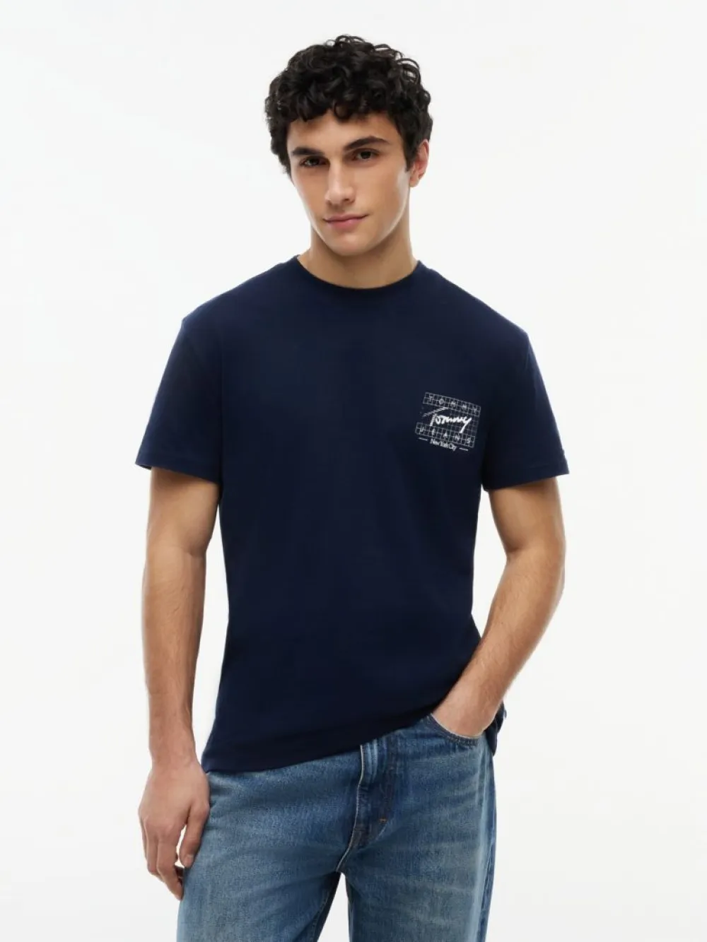 detail Tommy Jeans pánské tmavě modré tričko
