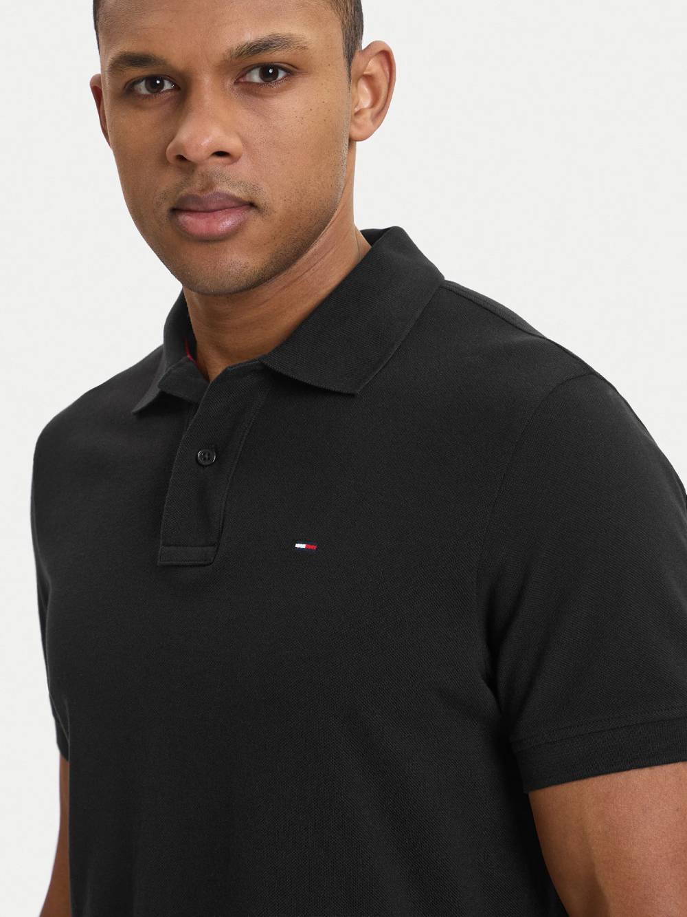 detail Tommy Jeans pánské černé polo triko