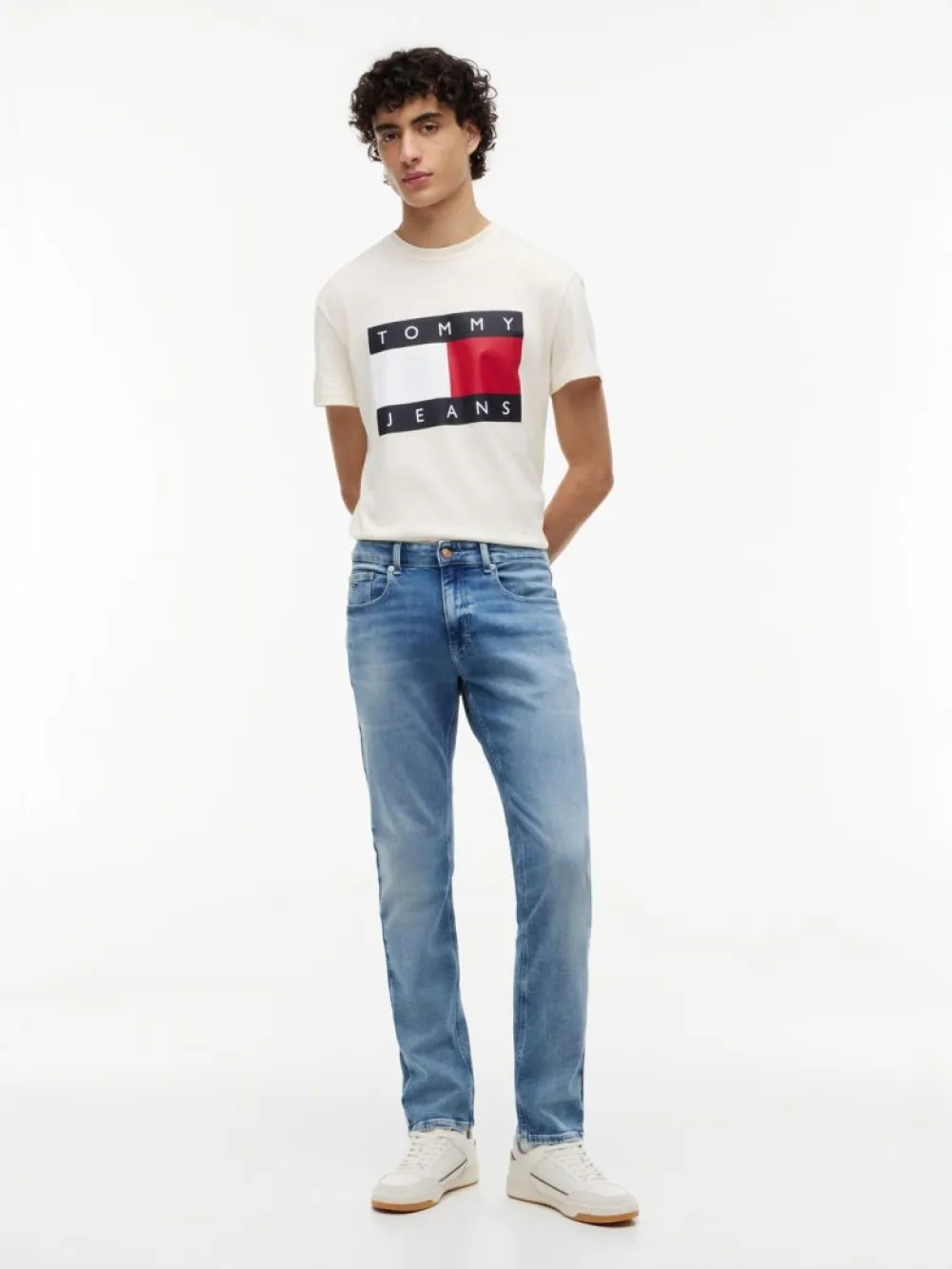 detail Tommy Jeans pánské modré džíny