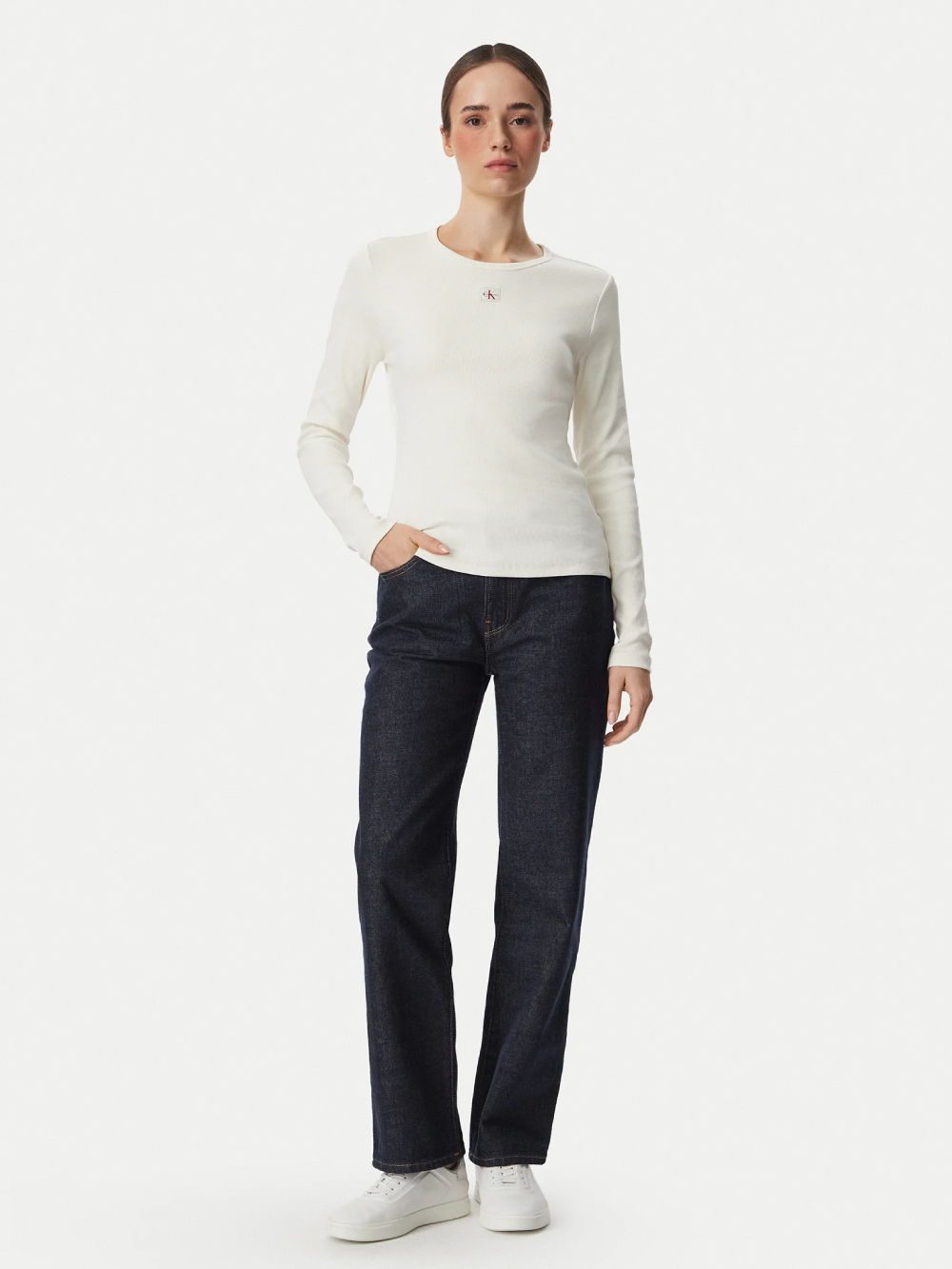 detail Calvin Klein dámské bílé tričko