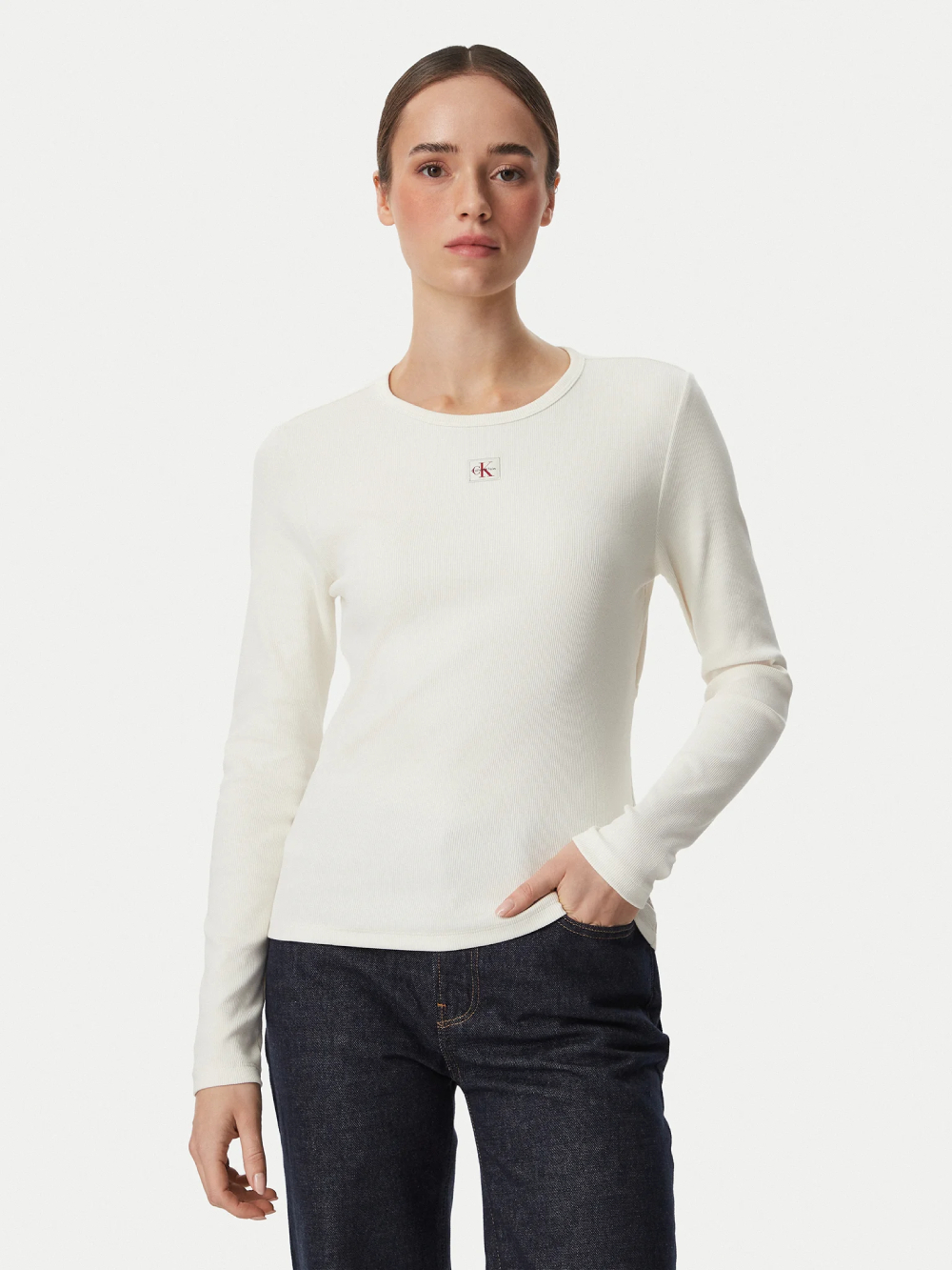 detail Calvin Klein dámské bílé tričko
