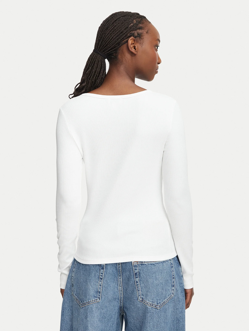 detail Calvin Klein dámské bílé tričko