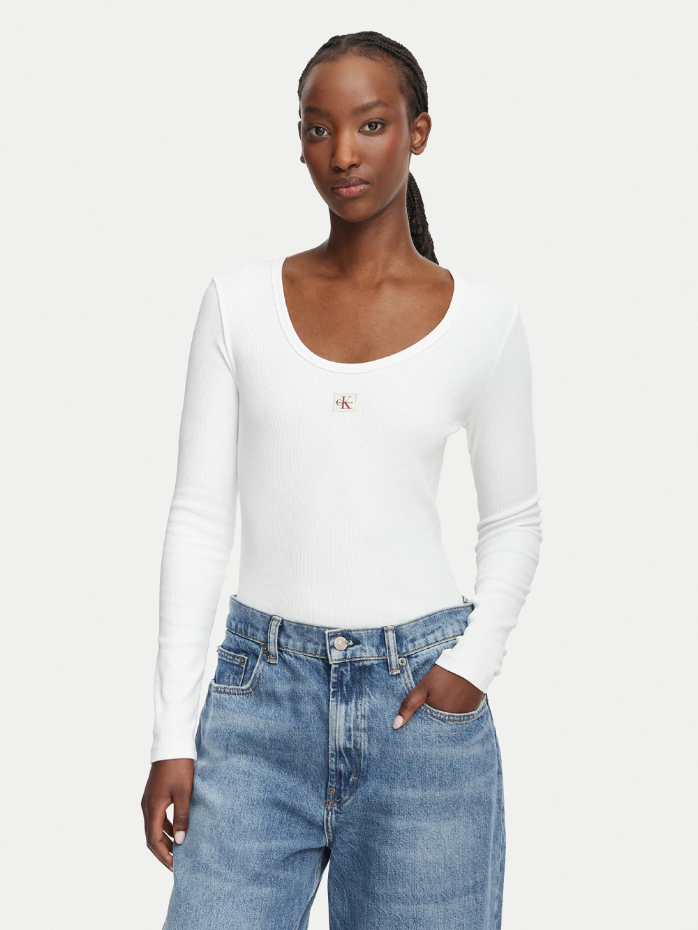 detail Calvin Klein dámské bílé tričko
