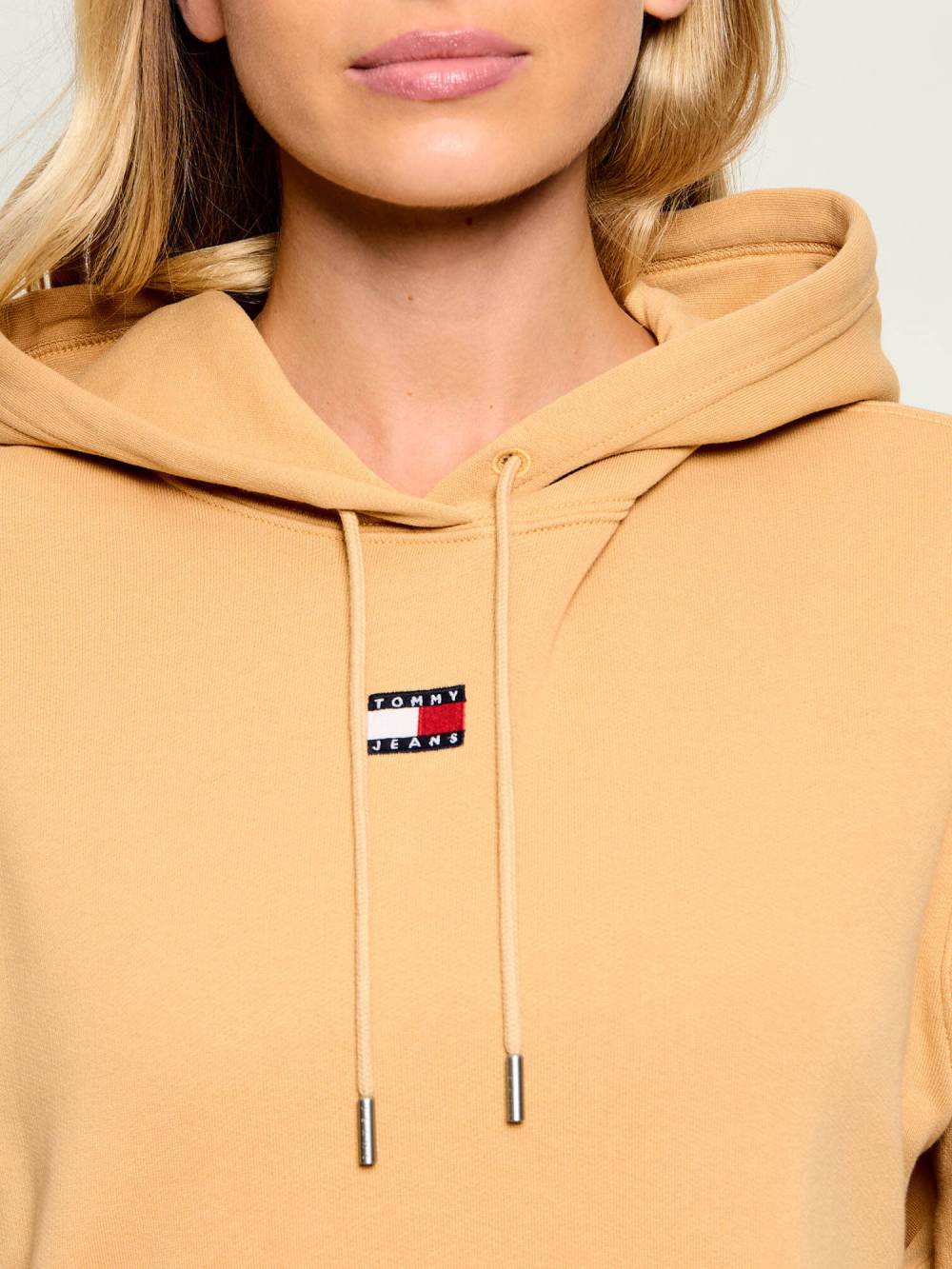 detail Tommy Jeans dámská béžová mikina