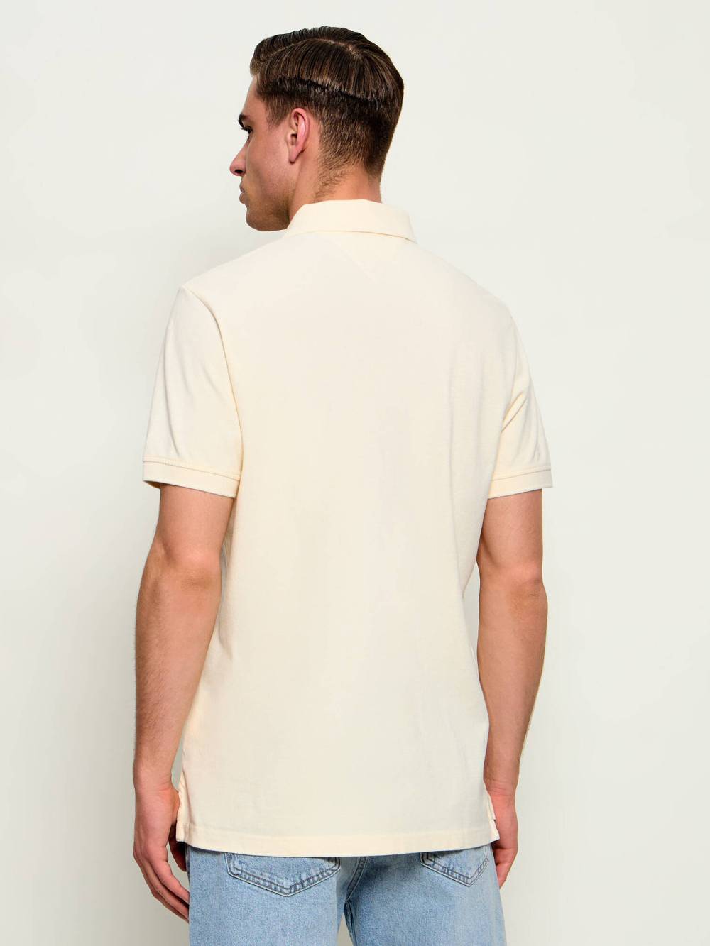 detail Tommy Jeans pánské krémové polo triko
