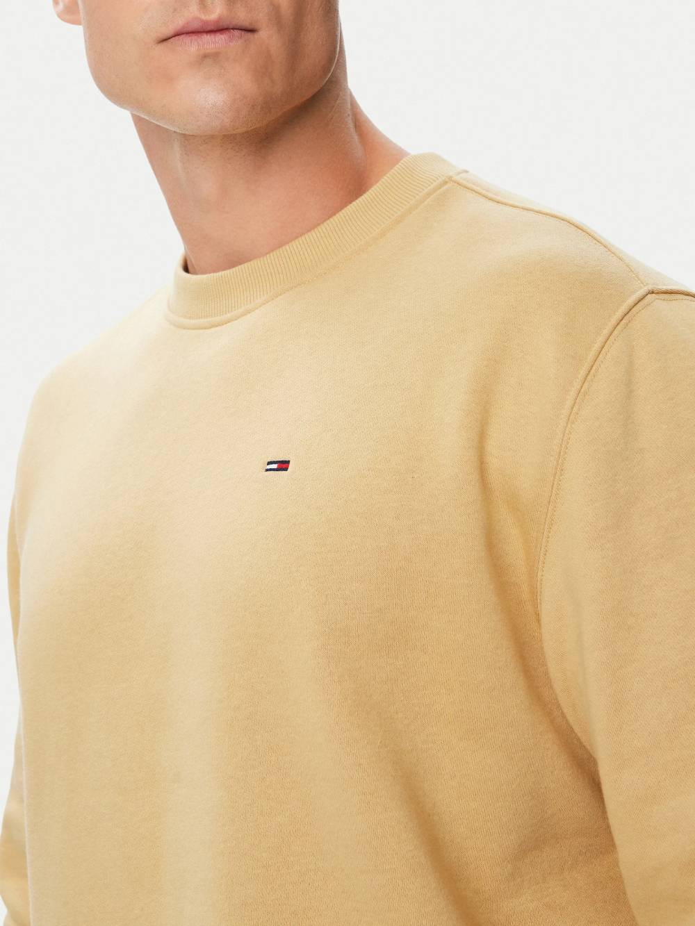 detail Tommy Jeans pánská béžová mikina