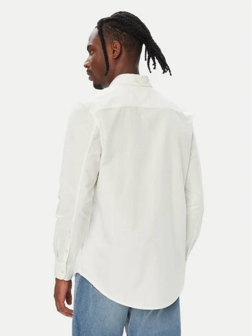 detail Tommy Jeans pánská bílá košile