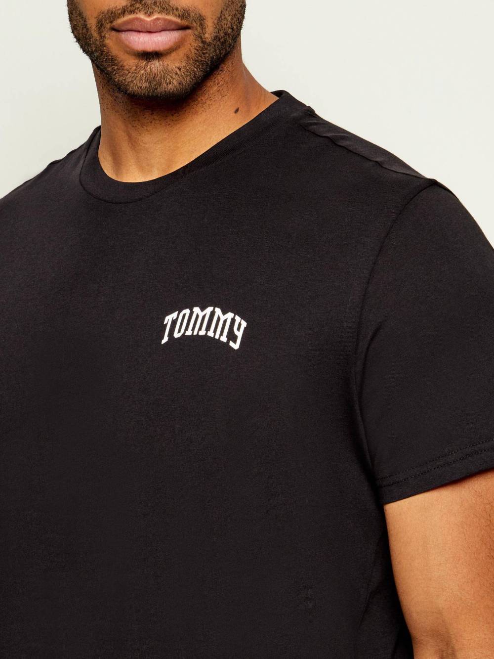 detail Tommy Jeans pánské černé triko