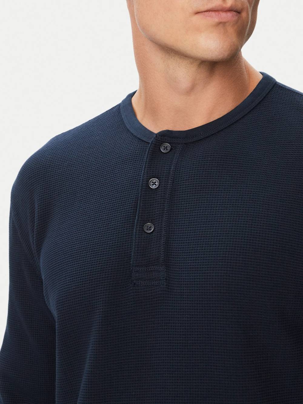 detail Tommy Jeans pánské modré triko
