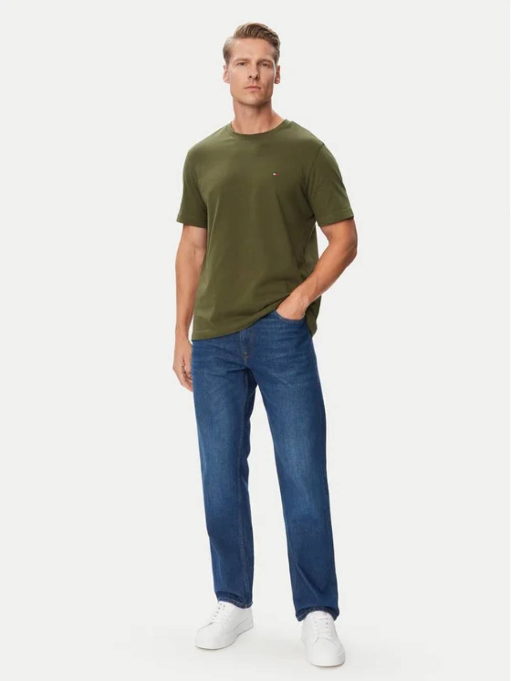 detail Tommy Hilfiger pánské khaki tričko