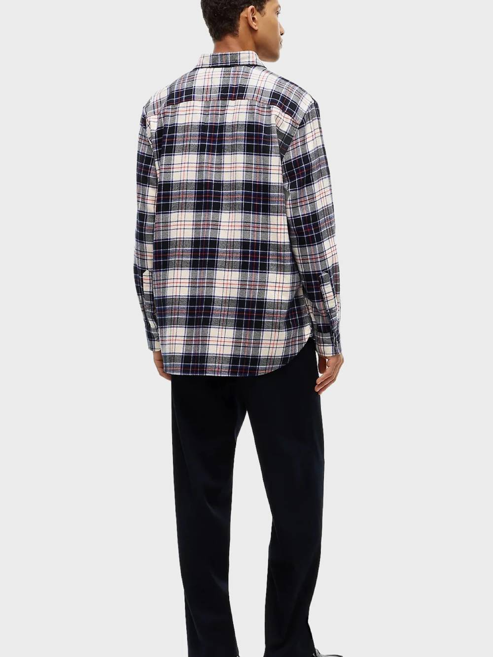 detail Tommy Hilfiger pánská flanelová kostkovaná košile