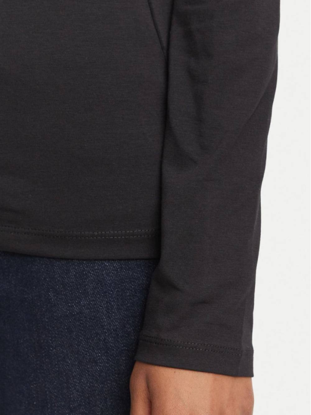 detail Guess dámské černé tričko