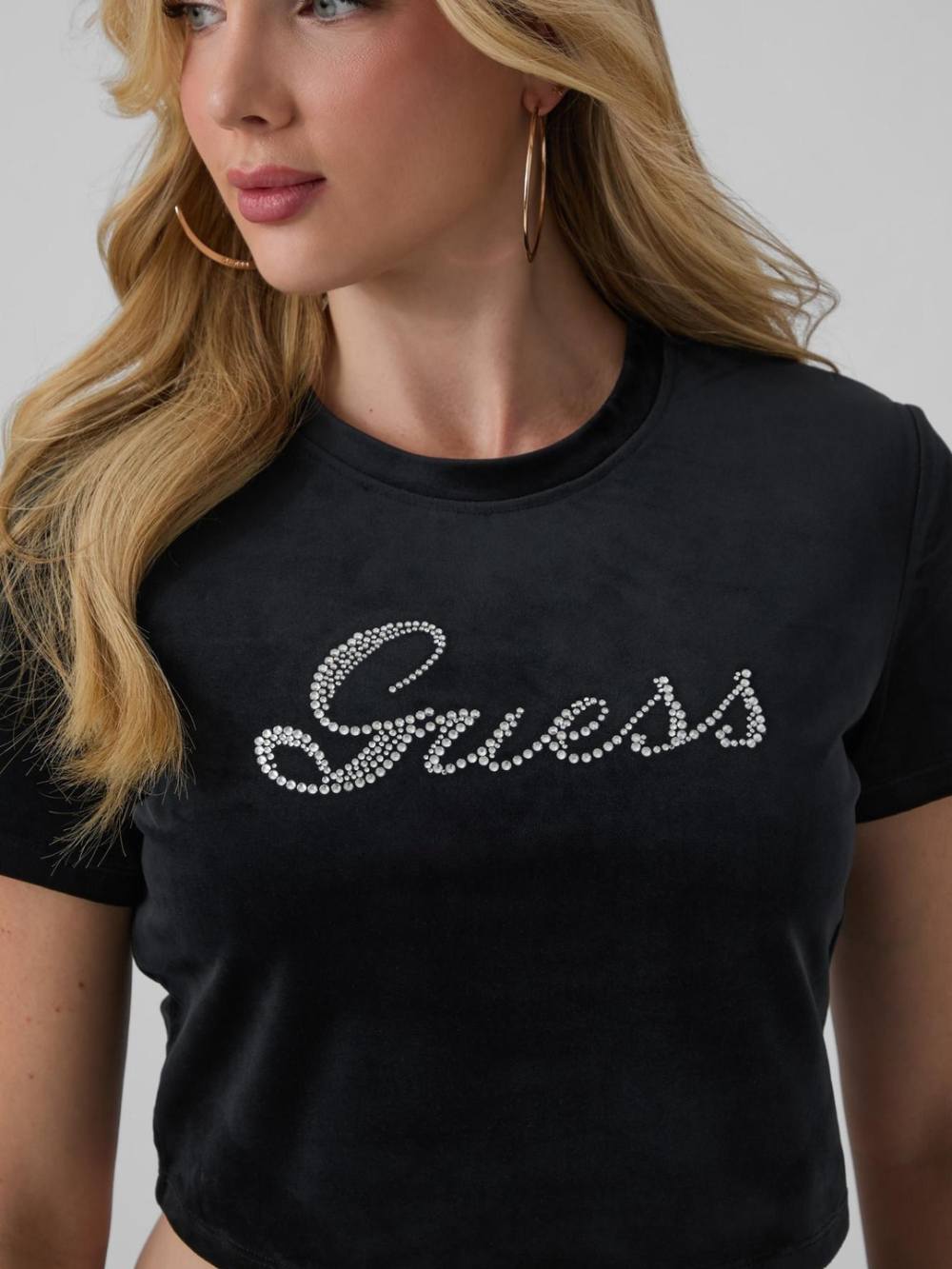 detail Guess dámské černé tričko