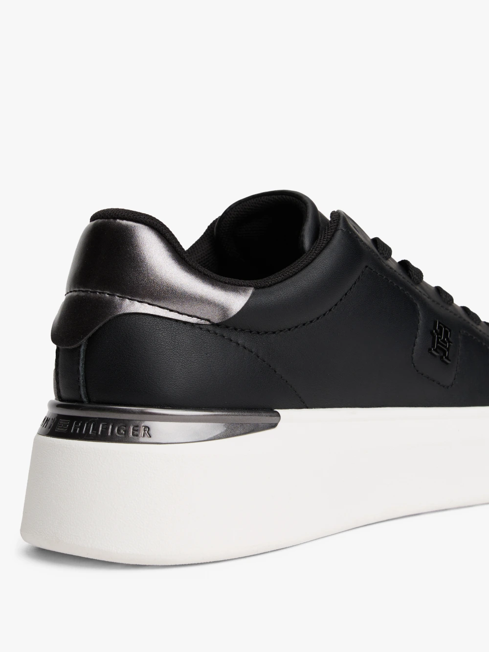 detail Tommy Hilfiger dámské černé tenisky