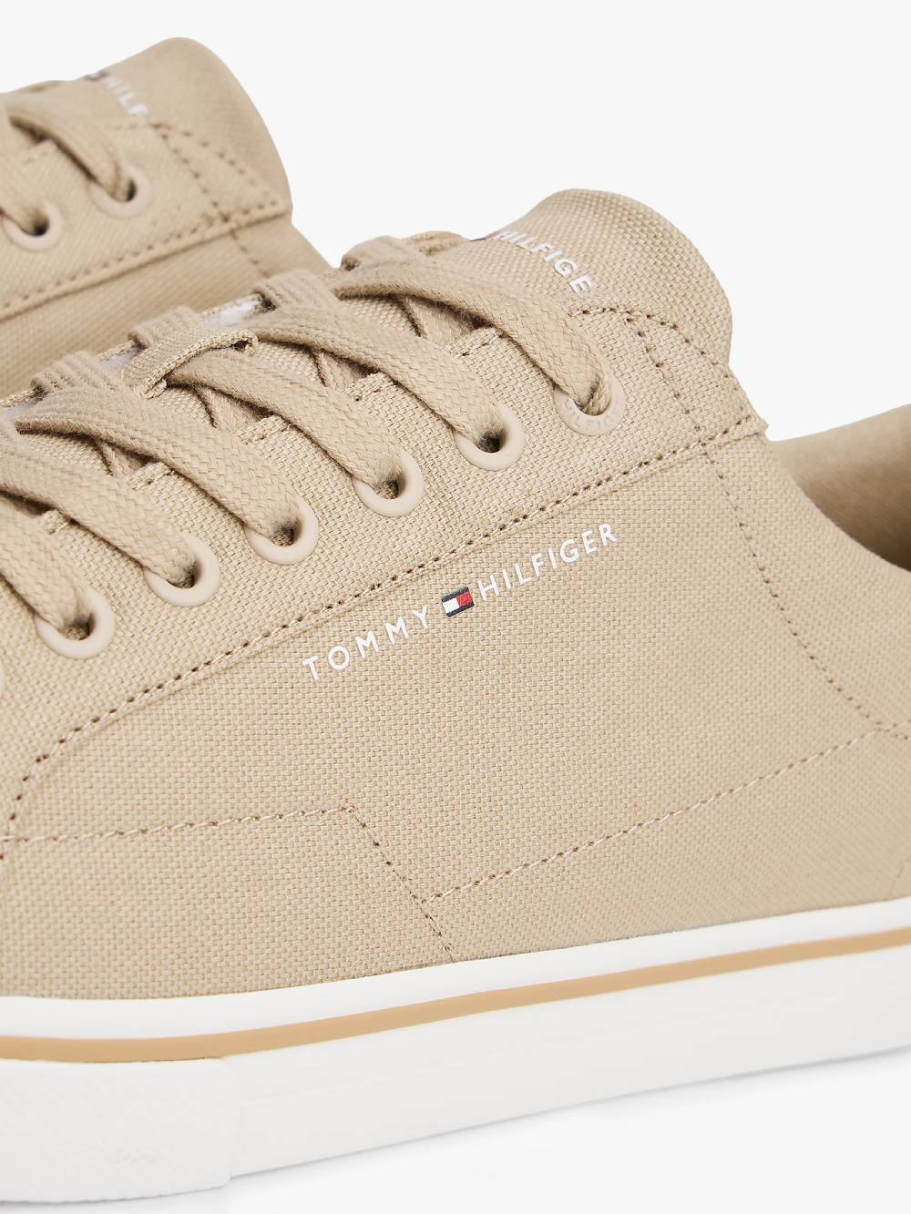 detail Tommy Hilfiger pánské béžové tenisky