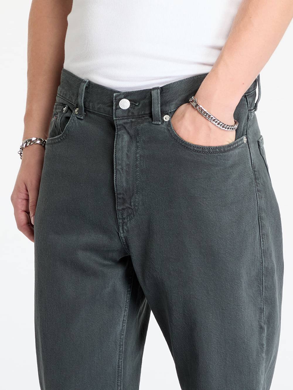 detail Tommy Jeans pánské šedé džíny