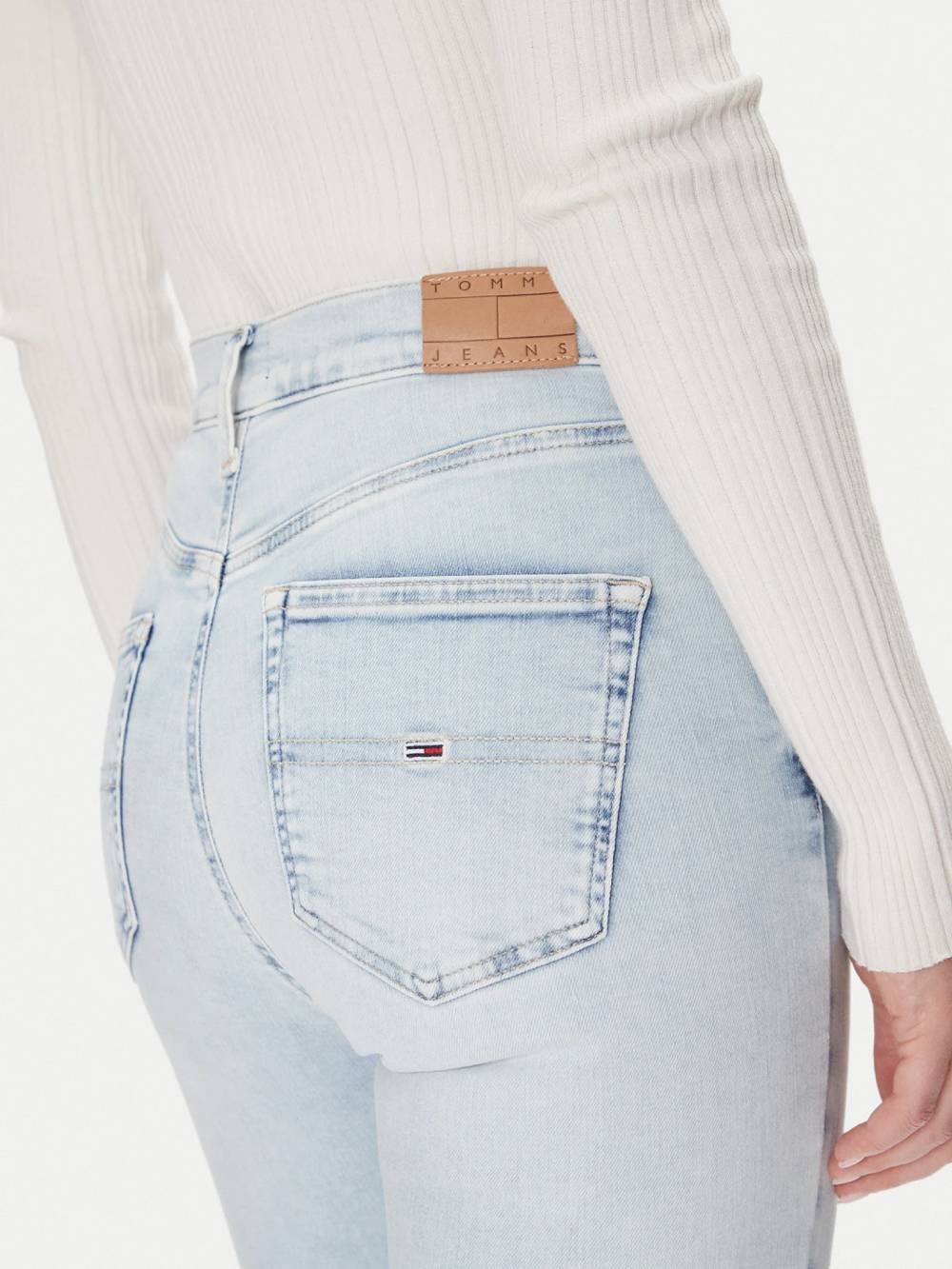 detail Tommy Jeans dámské modré džíny