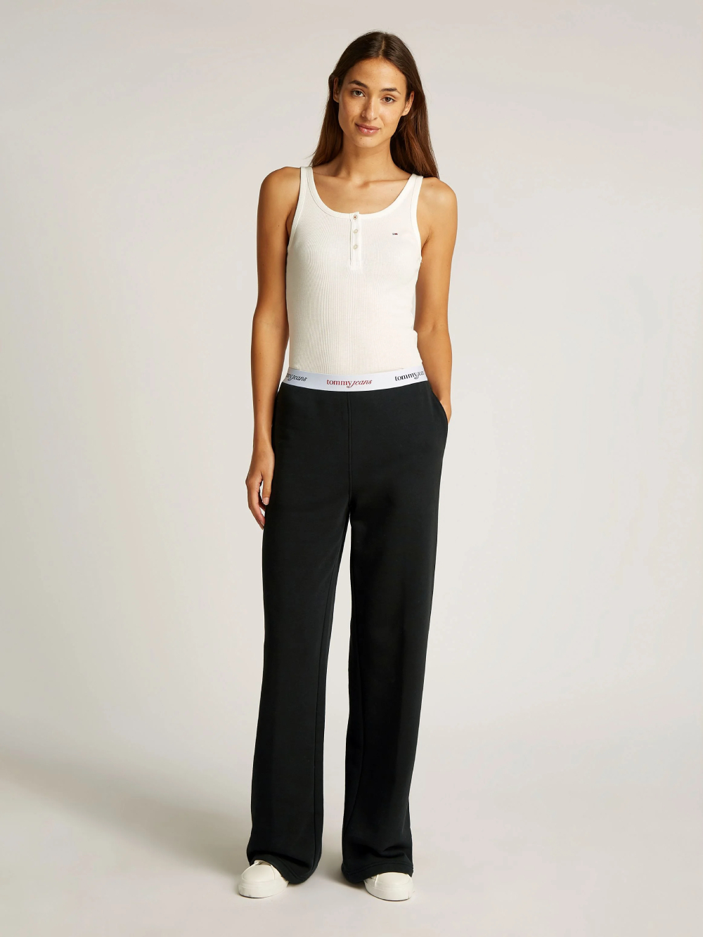 detail Tommy Jeans dámské černé teplákové kalhoty