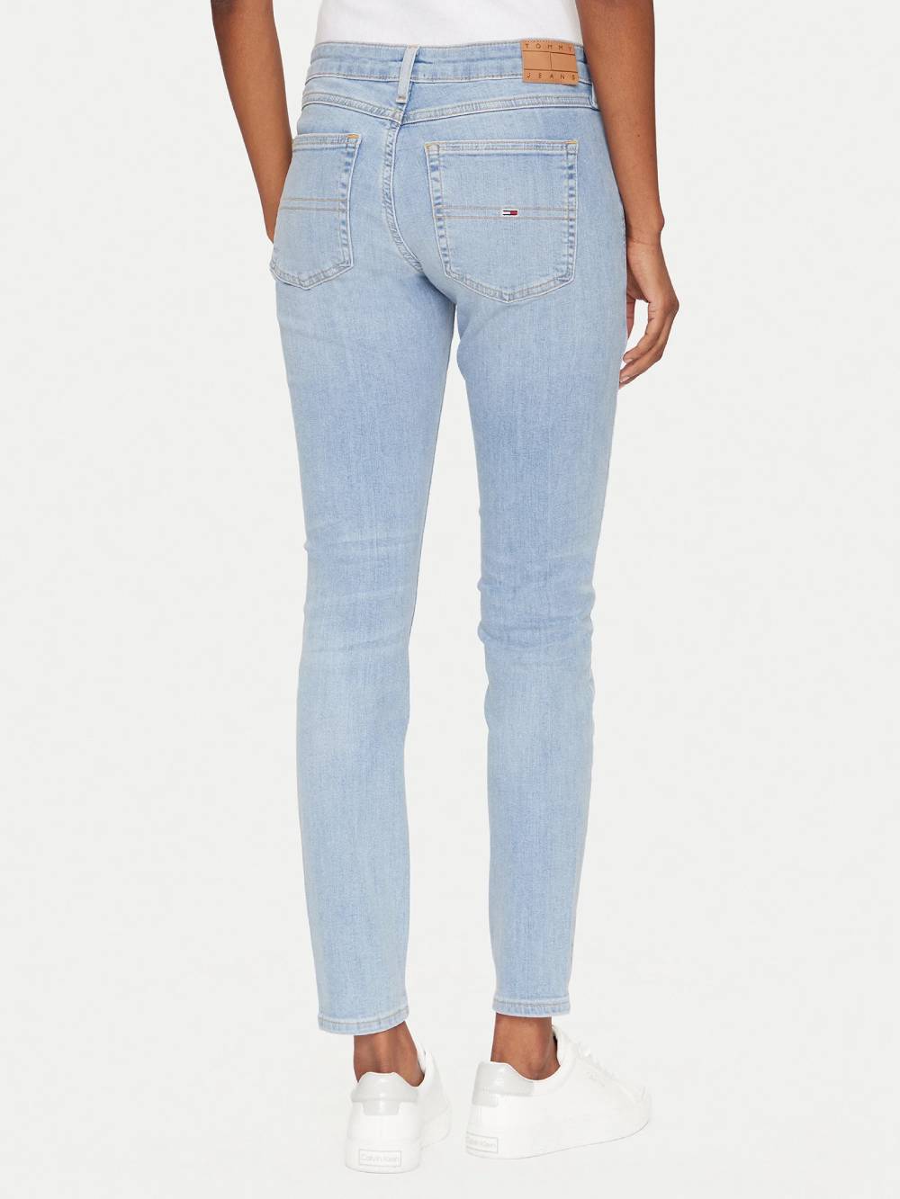 detail Tommy Jeans dámské modré džíny