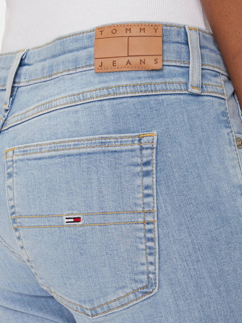 detail Tommy Jeans dámské modré džíny