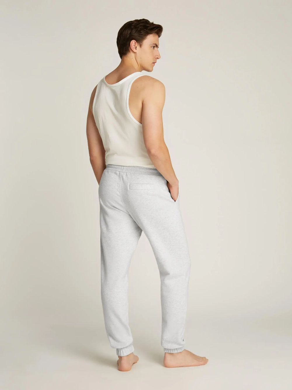 detail Calvin Klein pánské světle šedé tepláky