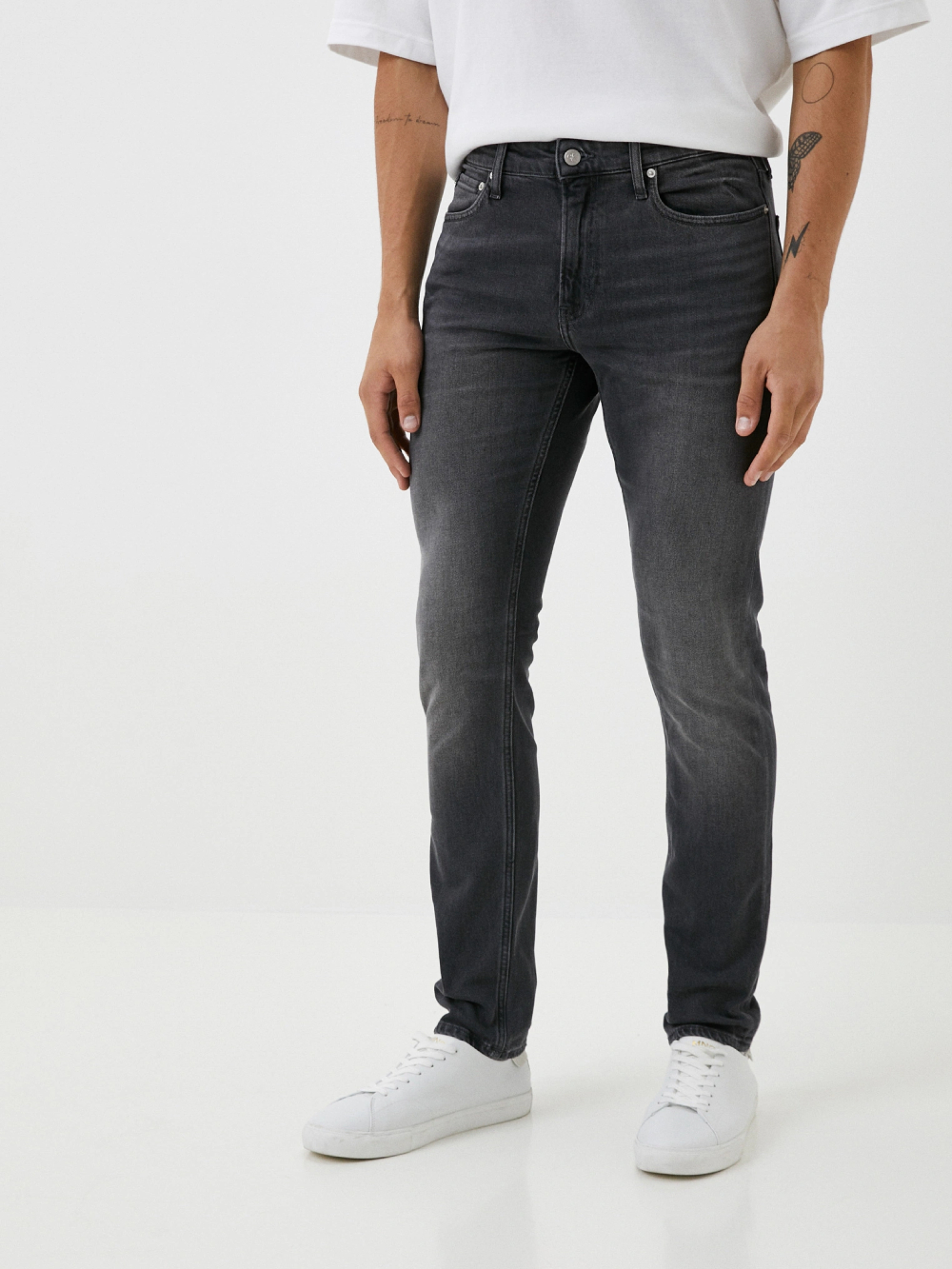 detail Calvin Klein pánské šedé džíny