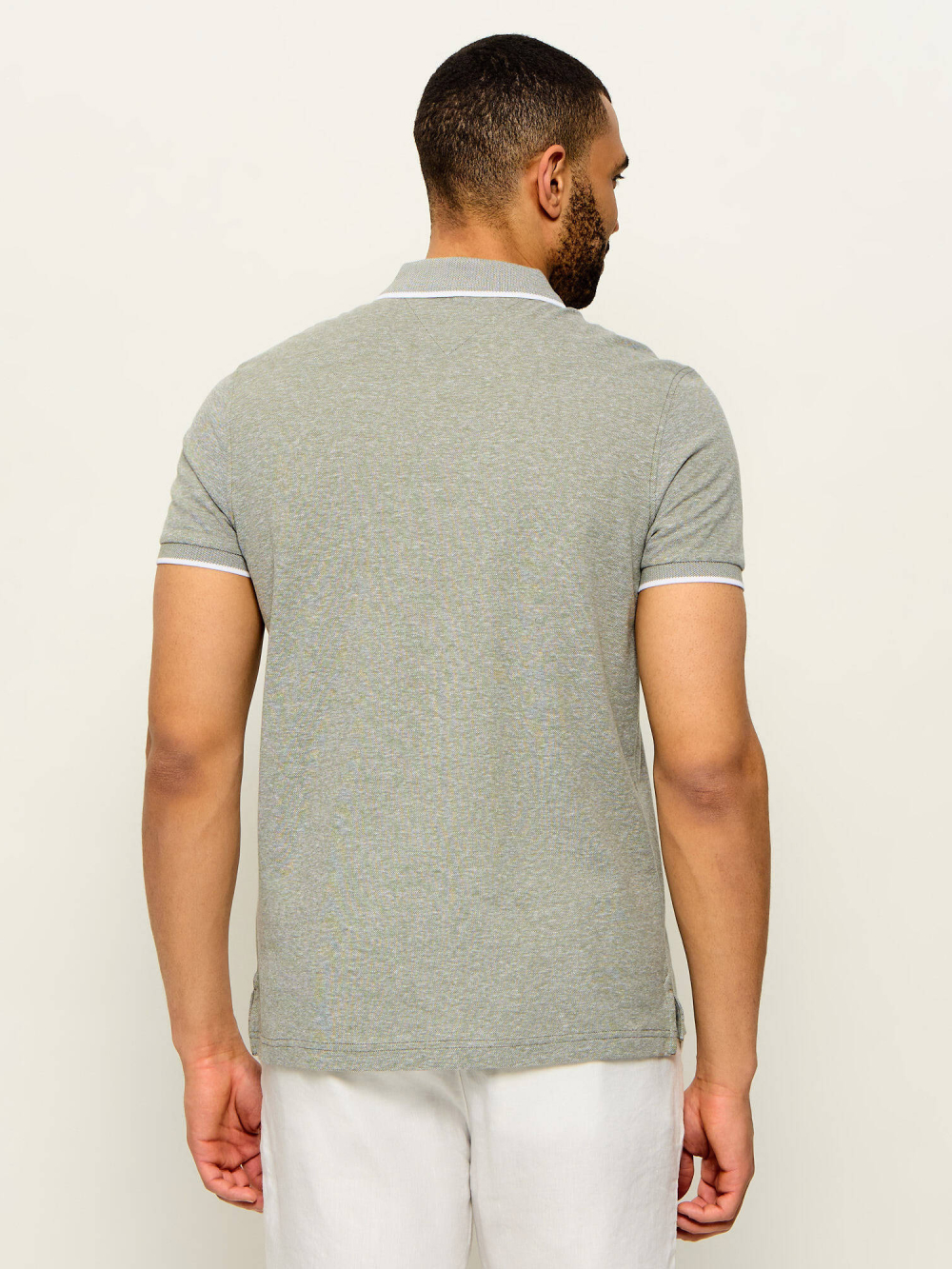 detail Tommy Jeans pánské zelenošedé polo tričko