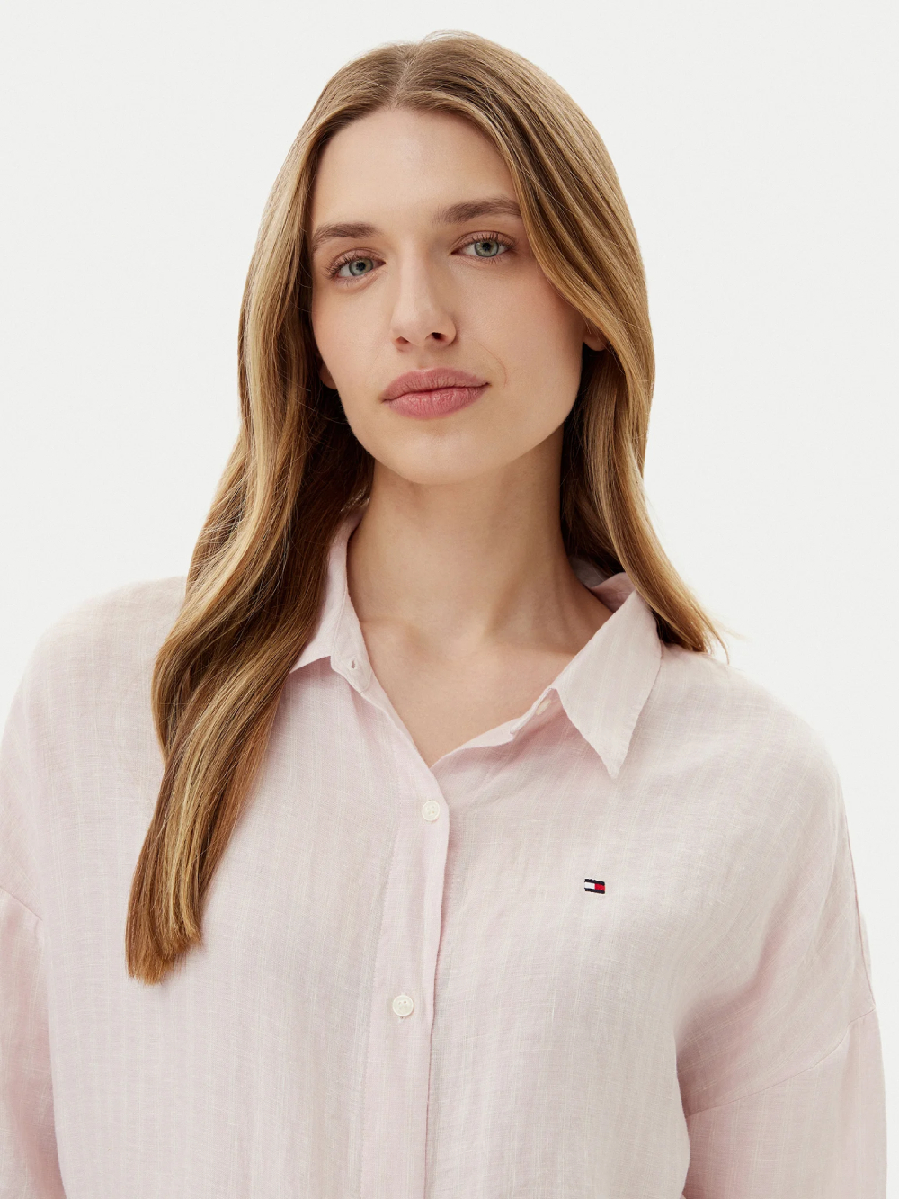 detail Tommy Hilfiger dámská růžová košile