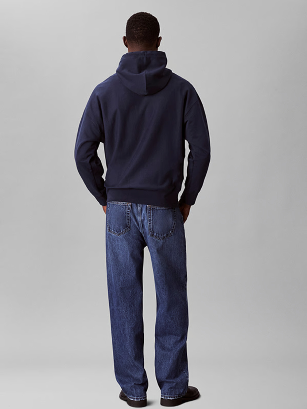 detail Calvin Klein pánská tmavě modrá mikina
