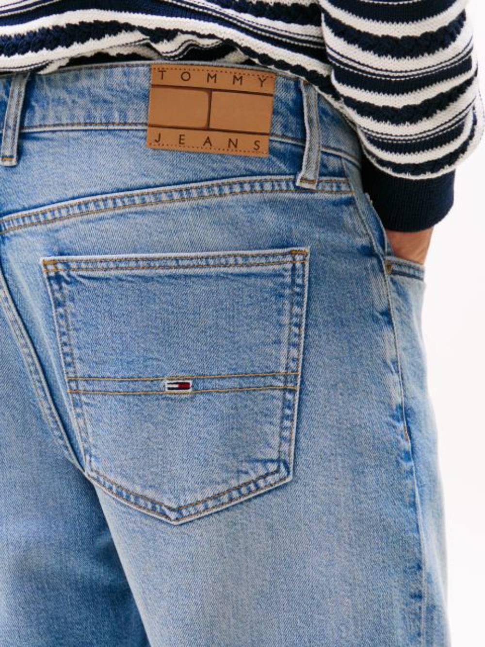 detail Tommy Jeans pánské modré džíny
