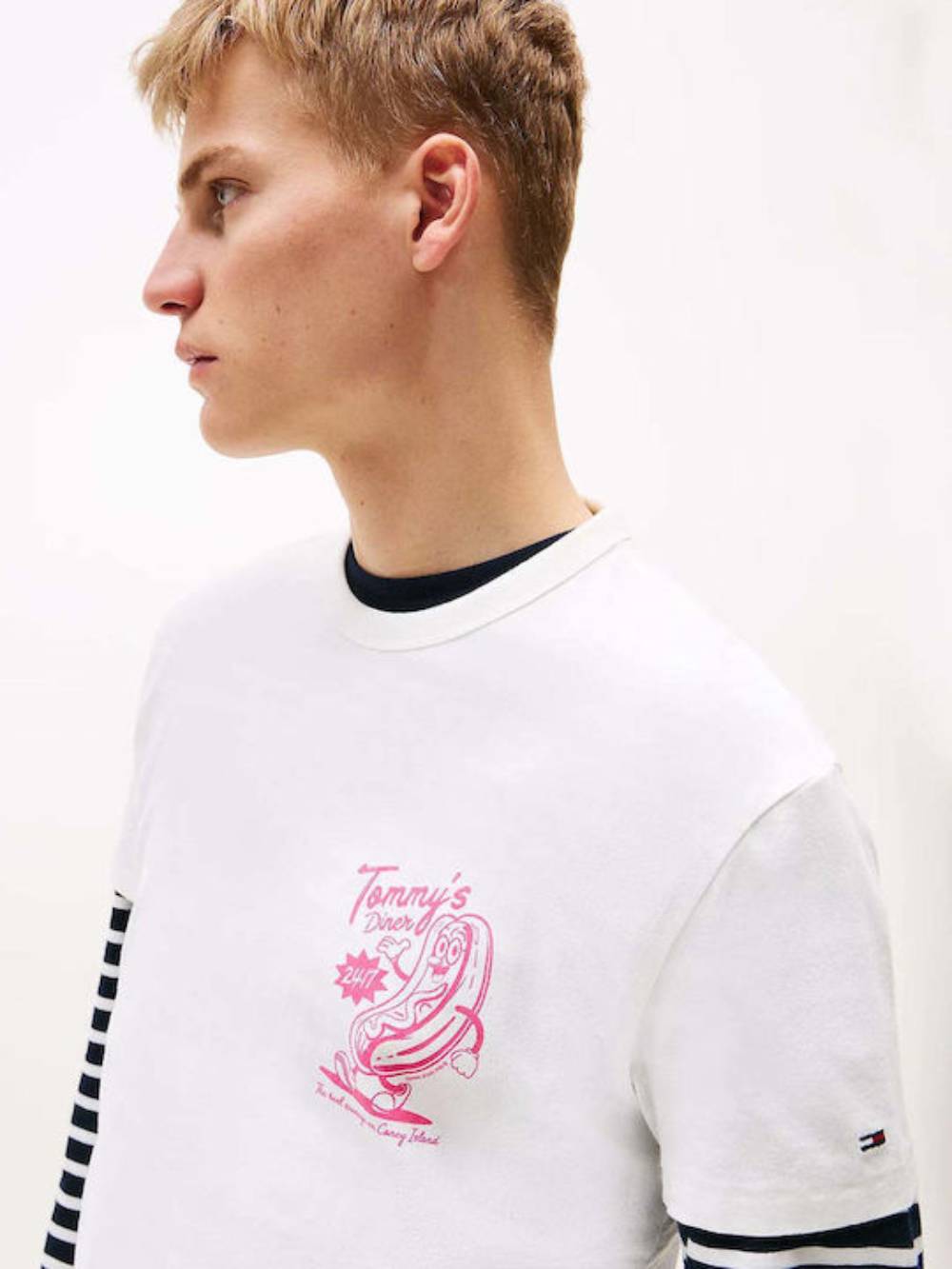 detail Tommy Jeans pánské bílé triko