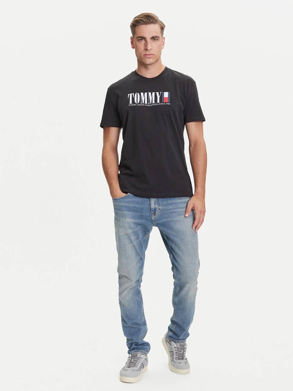 detail Tommy Jeans pánské černé triko