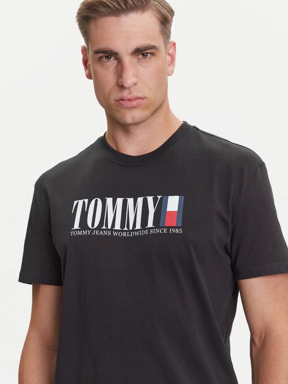 detail Tommy Jeans pánské černé triko