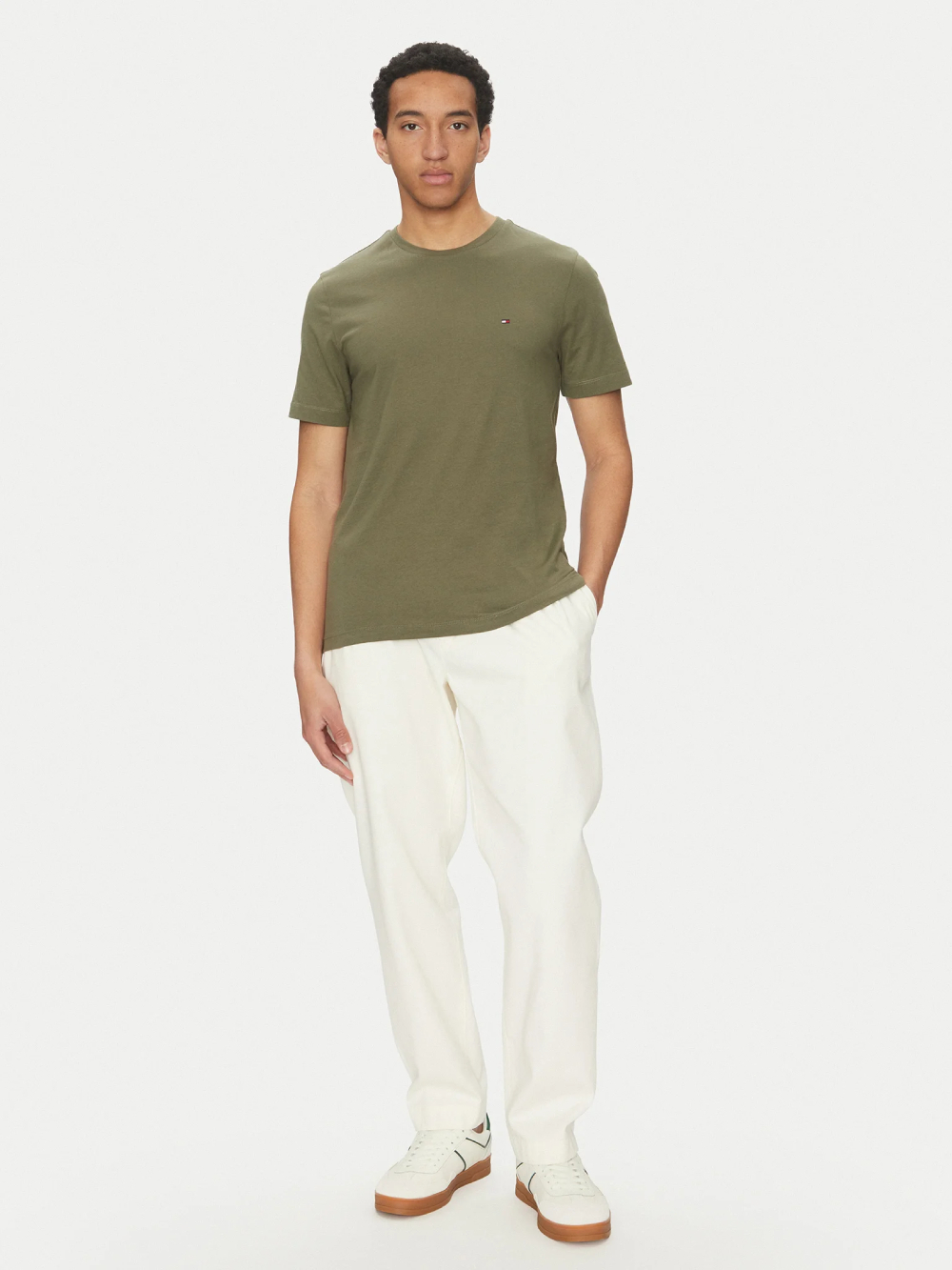 detail Tommy Hilfiger pánské khaki tričko