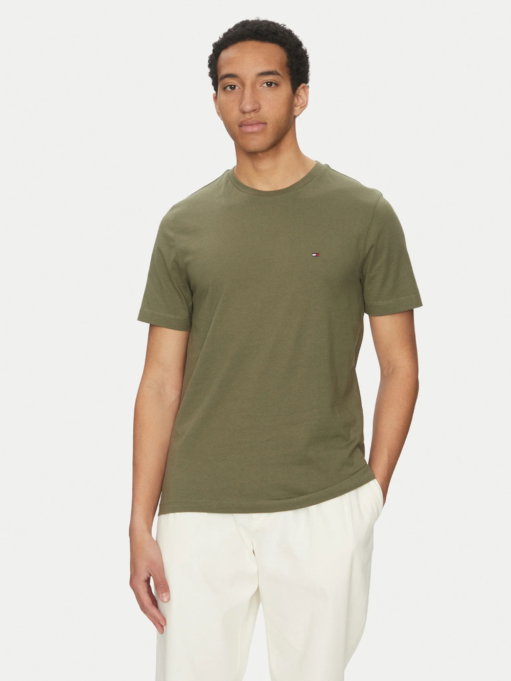 detail Tommy Hilfiger pánské khaki tričko