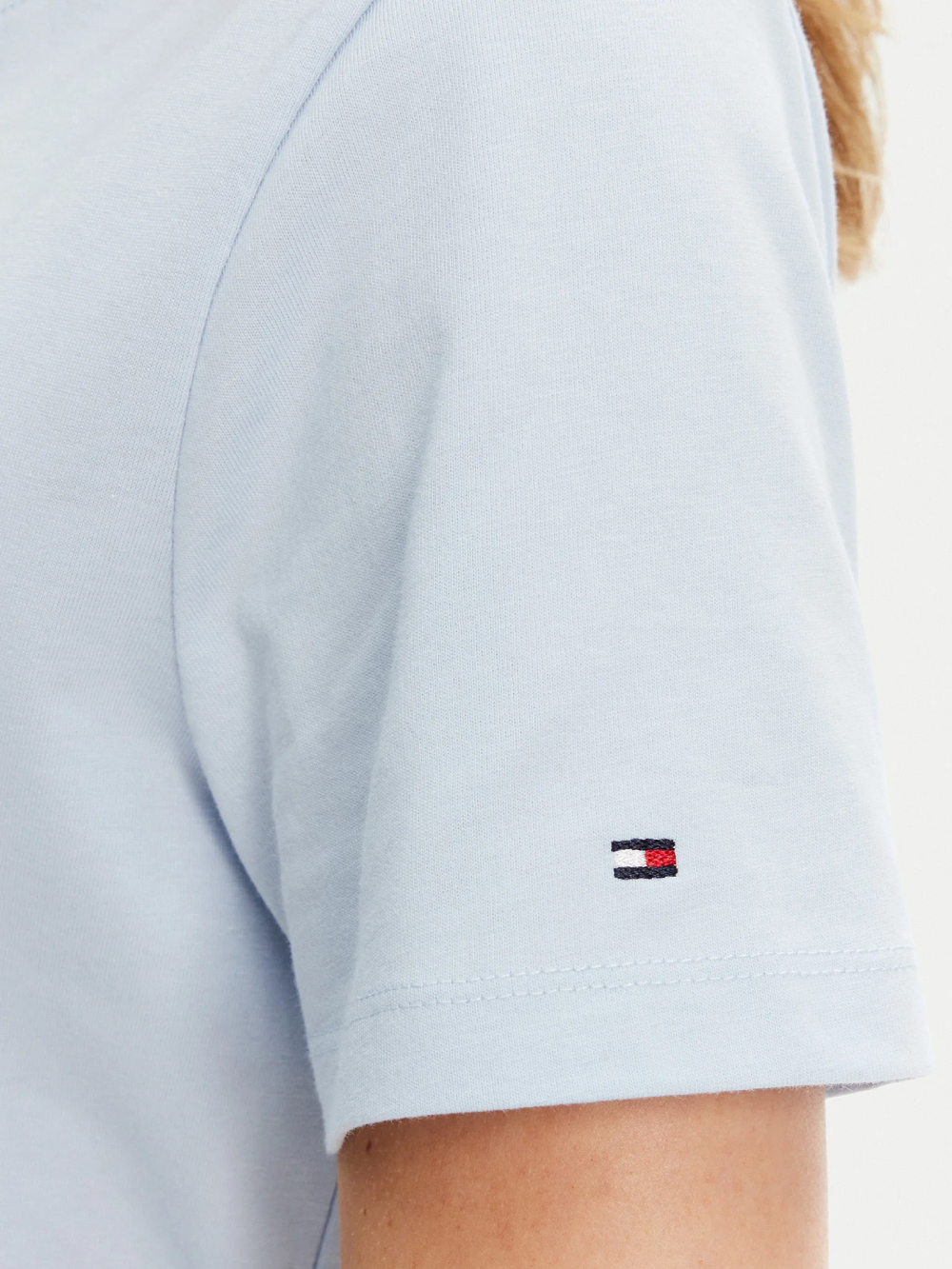 detail Tommy Hilfiger dámské modré tričko