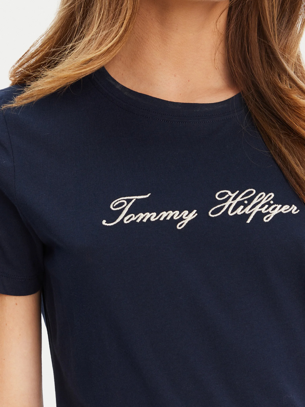 detail Tommy Hilfiger dámské tmavě modré tričko