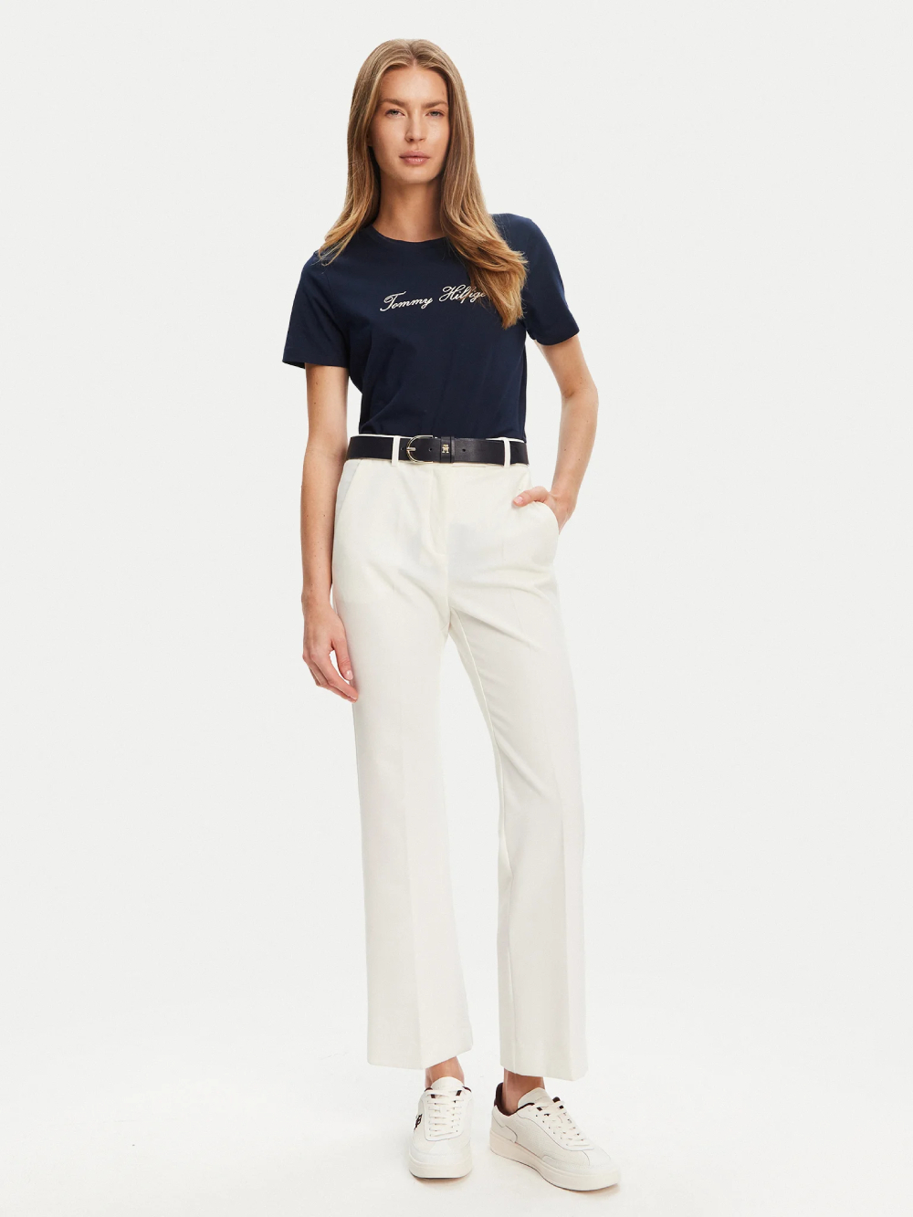 detail Tommy Hilfiger dámské tmavě modré tričko