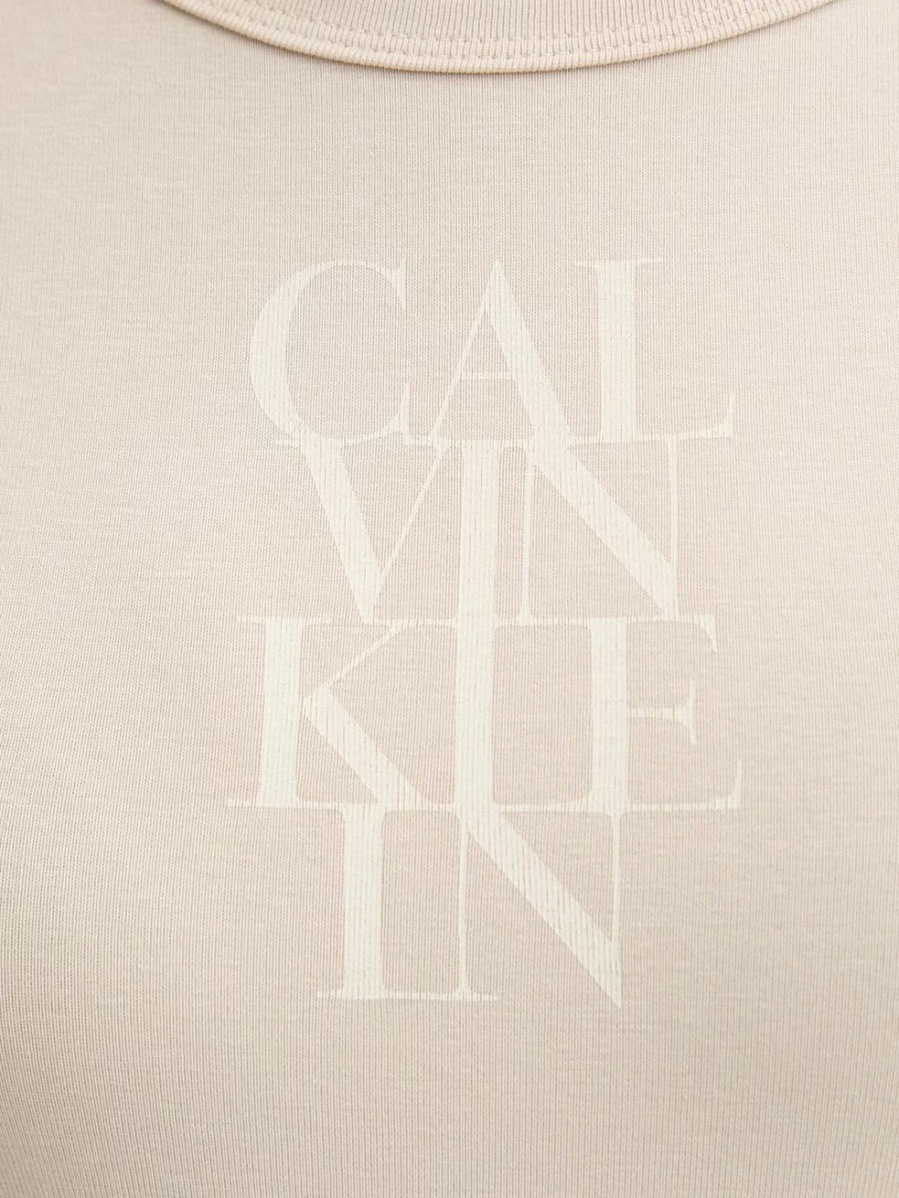 detail Calvin Klein dámské béžové tričko