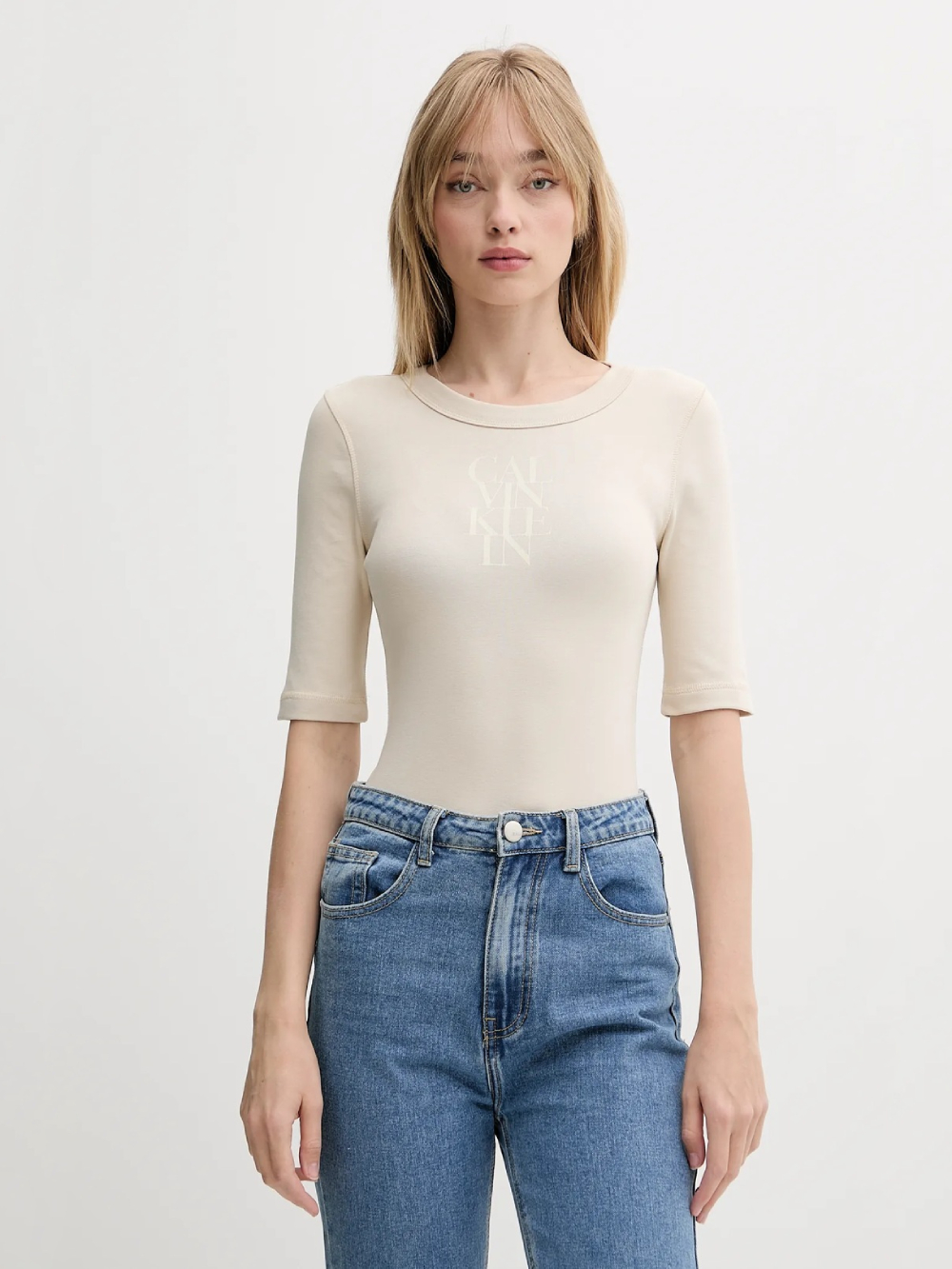 detail Calvin Klein dámské béžové tričko
