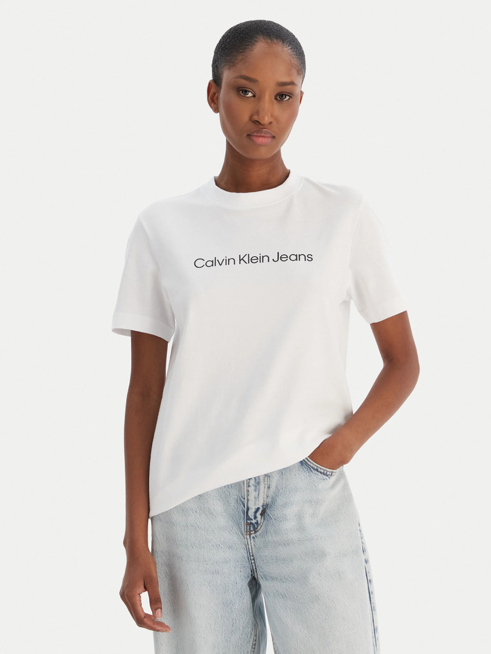 detail Calvin Klein dámské bílé tričko