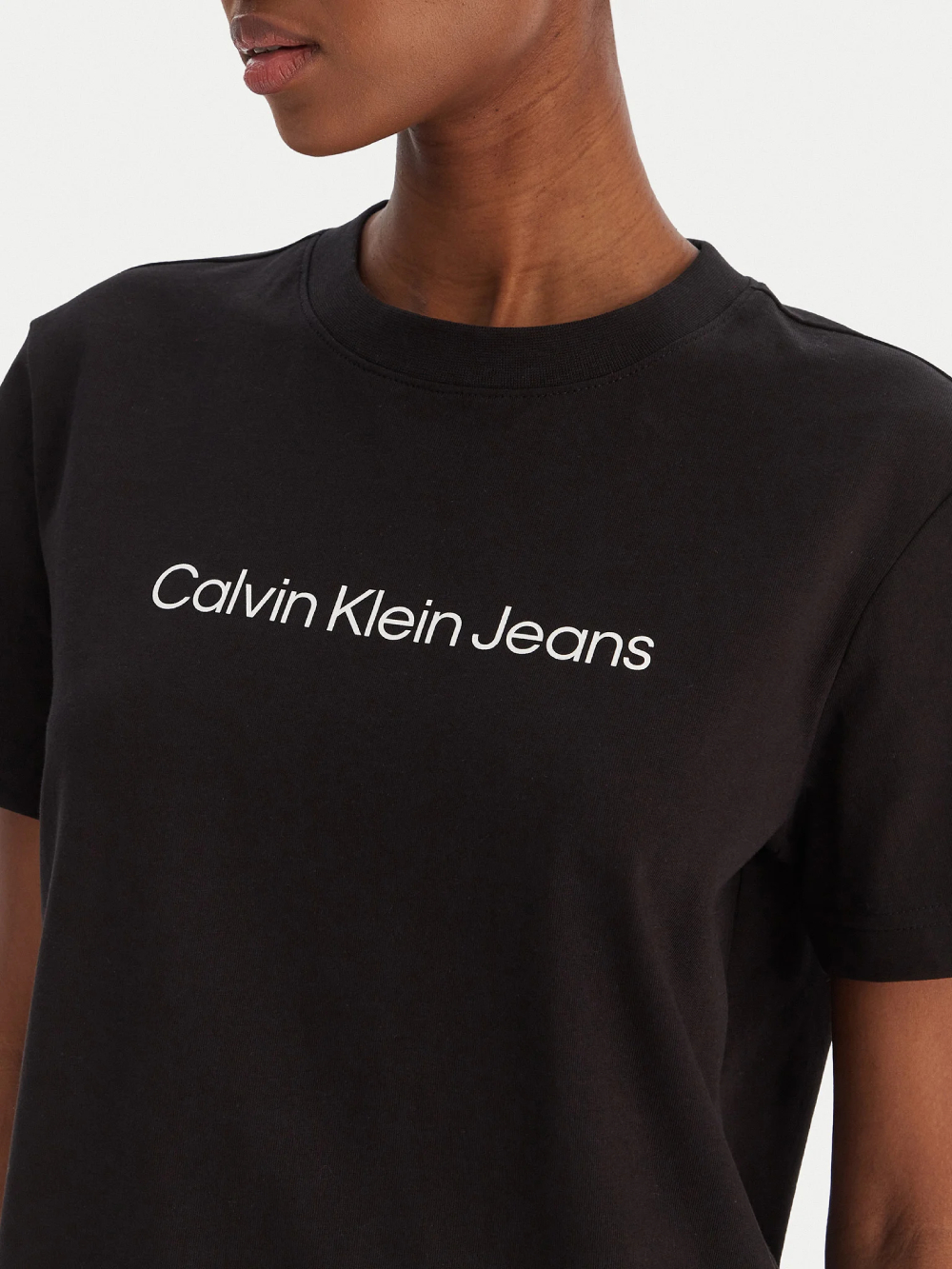 detail Calvin Klein dámské černé tričko