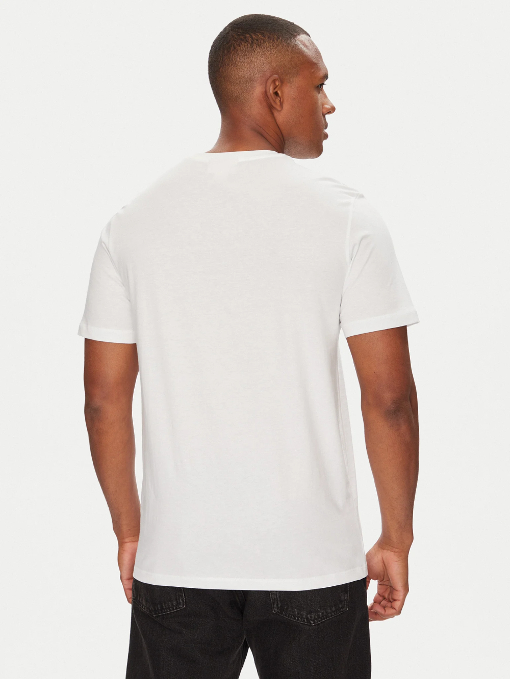 detail Calvin Klein pánské bílé tričko