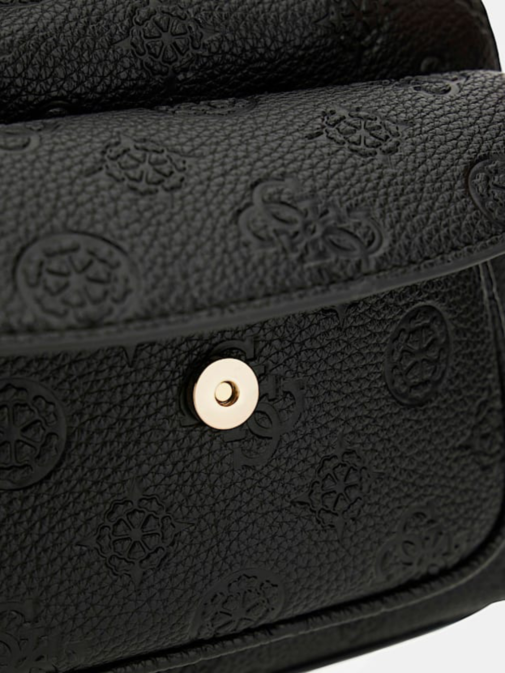 detail Guess dámský černý batoh